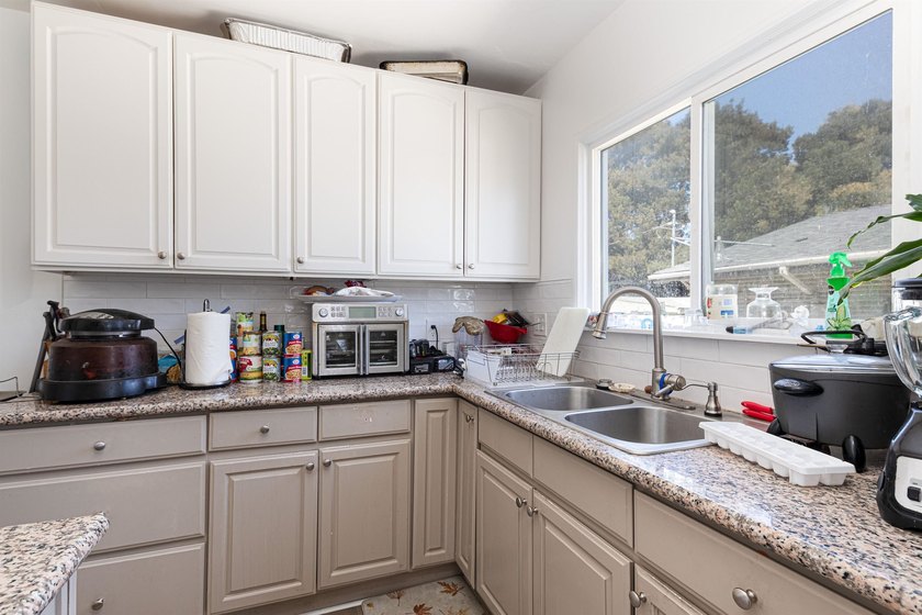 Renovated duplex with both units tenant-occupied, Each unit - photo 22