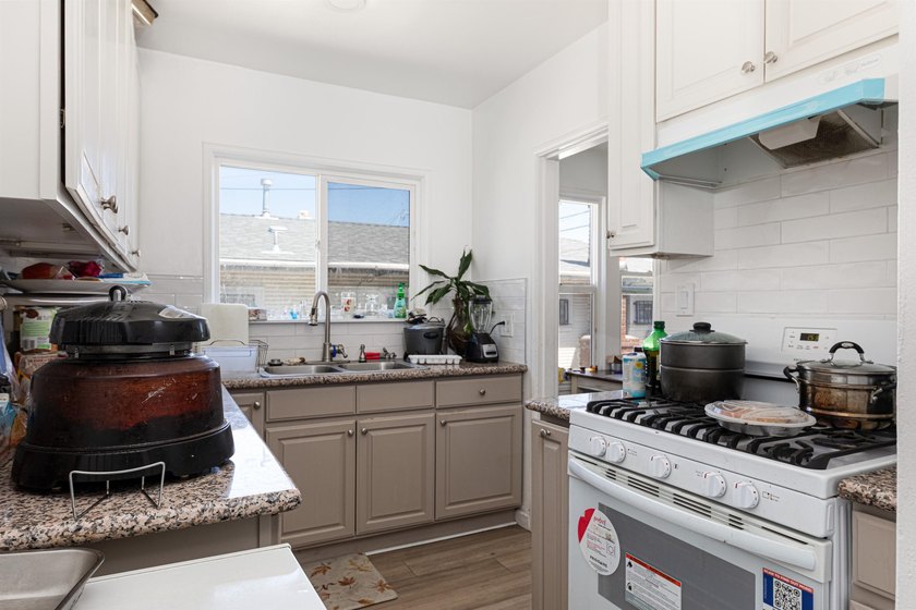 Renovated duplex with both units tenant-occupied, Each unit - photo 24