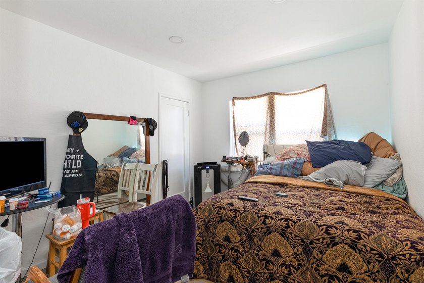 Renovated duplex with both units tenant-occupied, Each unit - photo 25