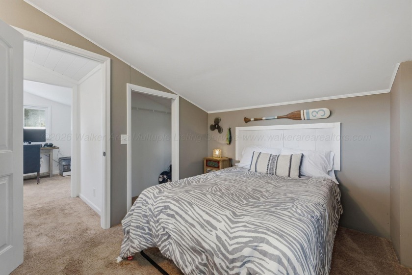 Smith Lake living at its finest! This spacious 5BR/3BA lakefront - photo 25