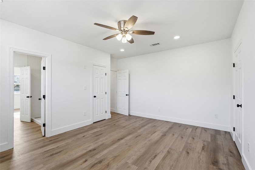 Discover this beautiful 5 bedroom, 4 bath 2 story home located - photo 33