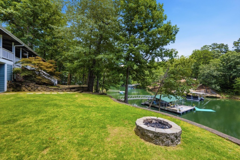Smith Lake living at its finest! This spacious 5BR/3BA lakefront - photo 36
