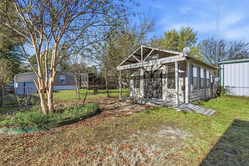 Discover this beautiful 5 bedroom, 4 bath 2 story home located - photo 37