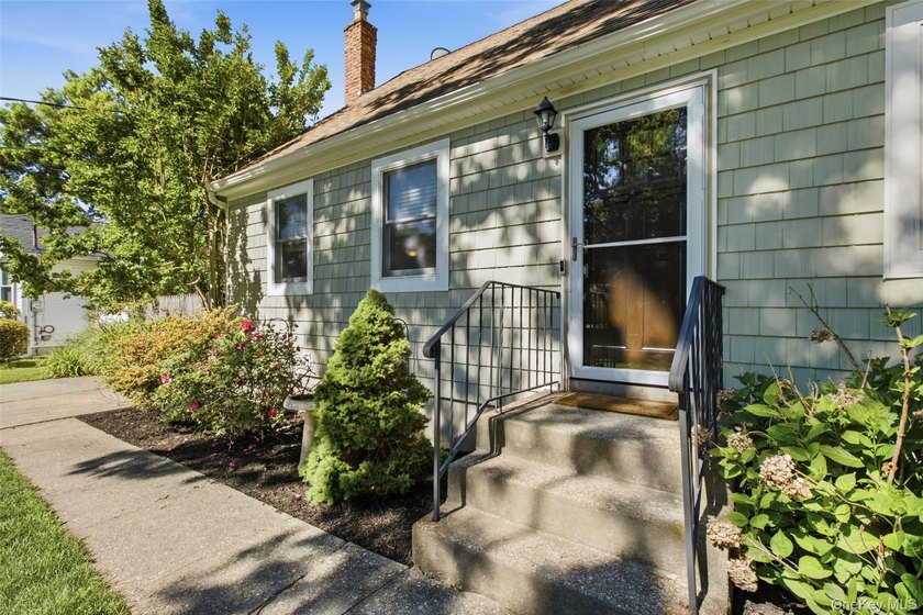 Welcome to this charming and well maintained 4 bedroom, 2 bath - photo 3