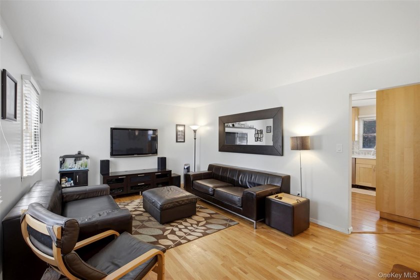Welcome to this charming and well maintained 4 bedroom, 2 bath - photo 8