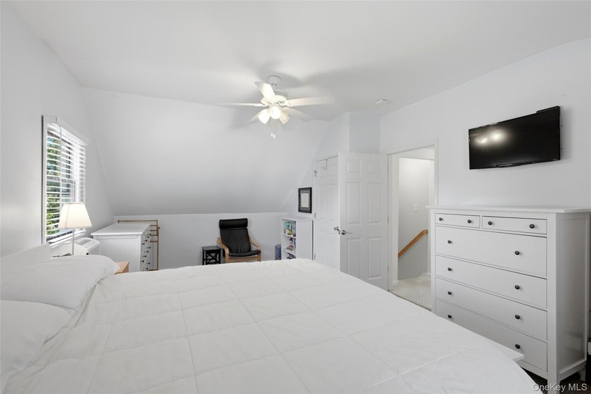 Welcome to this charming and well maintained 4 bedroom, 2 bath - photo 10