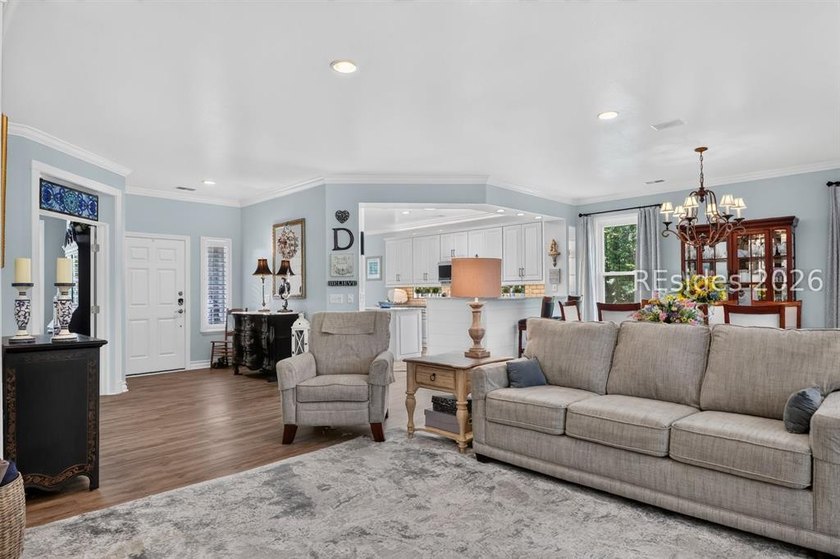 This meticulous, light &amp; bright, updated Hatteras model in Sun - photo 11