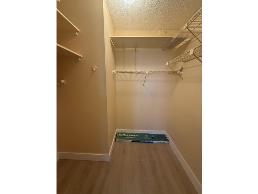 Beautiful 2-bedroom, 2-bathroom condo located in a secure, gated - photo 12