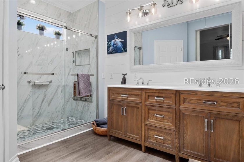 This meticulous, light &amp; bright, updated Hatteras model in Sun - photo 17