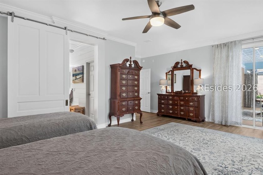 This meticulous, light &amp; bright, updated Hatteras model in Sun - photo 18