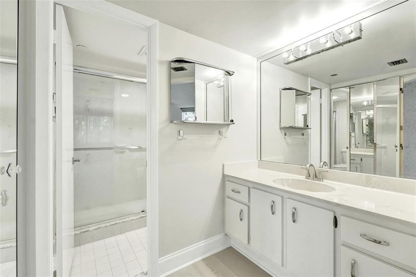 Priced to sell. This is your chance to own a rarely available - photo 18