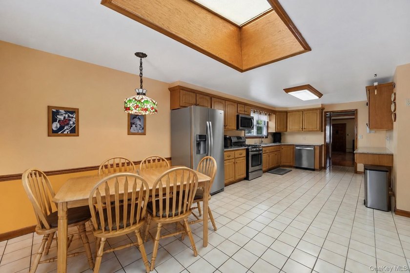 Welcome home to the highly sought-after Stephenson Park - photo 6
