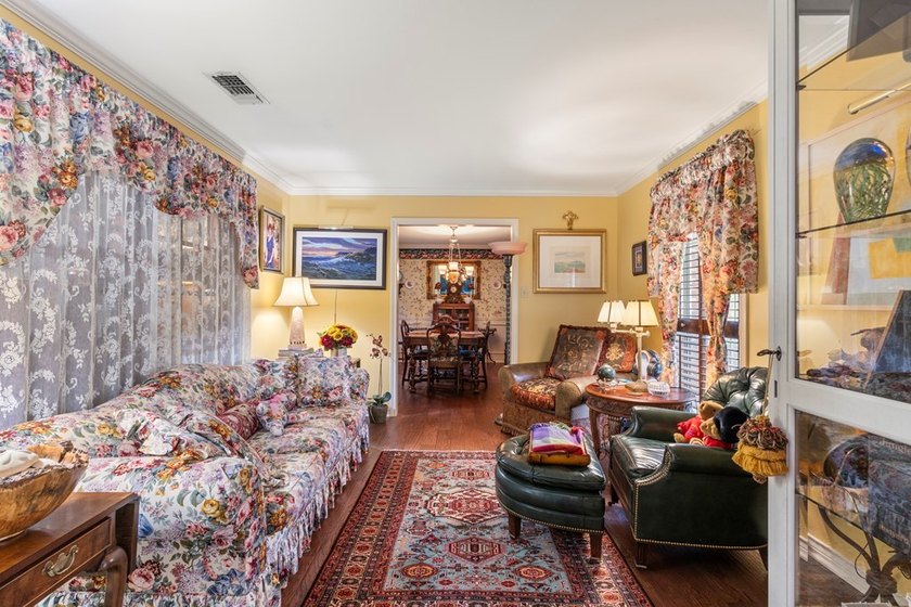 Amazing and well-kept Northfork Estates 4BR 3.5BTH brick home - photo 3