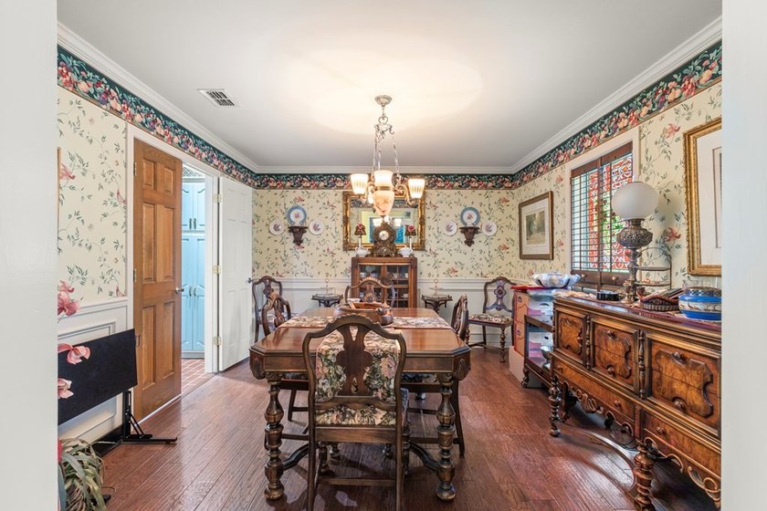 Amazing and well-kept Northfork Estates 4BR 3.5BTH brick home - photo 4
