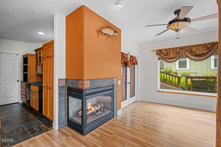 Rare, 5 bedroom, universally designed, lakefront, income - photo 11