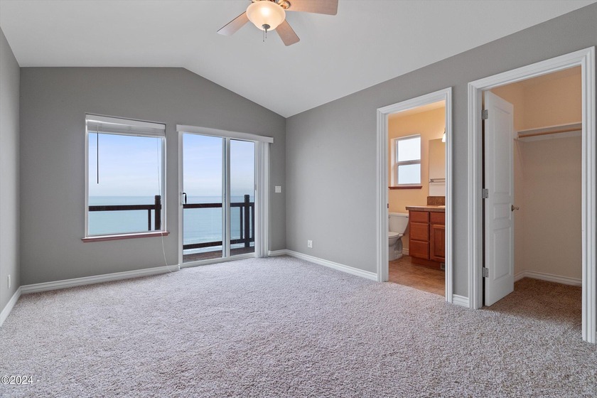 OCEANFRONT high bank townhome features sweeping ocean views that - photo 11