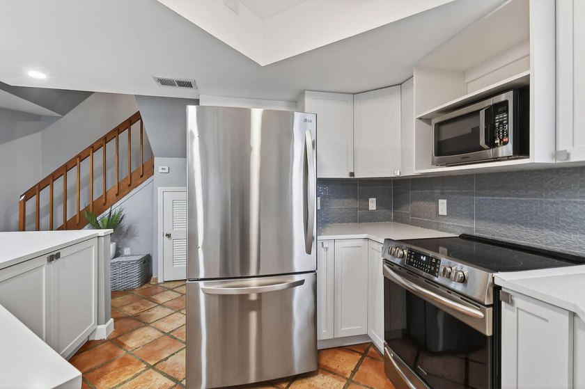 Welcome to 170 Seabreeze Circle in beautiful Jupiter, FL! Your - photo 15