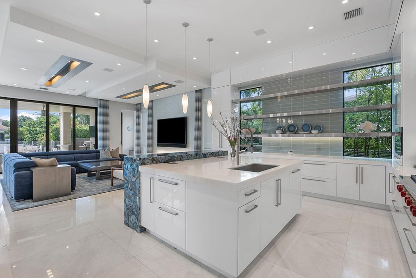 A commanding presence on Royal Palm Yacht &amp; Country Club's Grand - photo 15