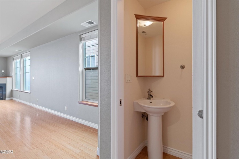 OCEANFRONT high bank townhome features sweeping ocean views that - photo 16