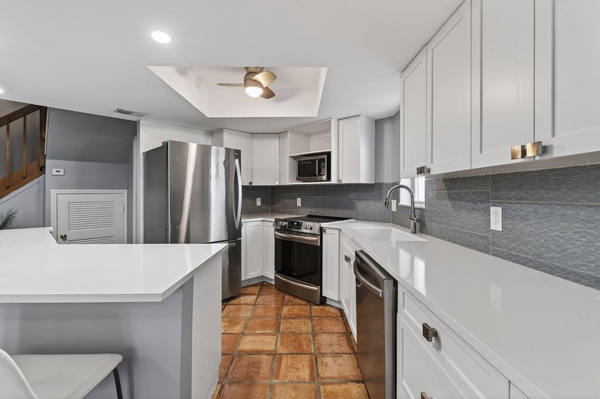 Welcome to 170 Seabreeze Circle in beautiful Jupiter, FL! Your - photo 18