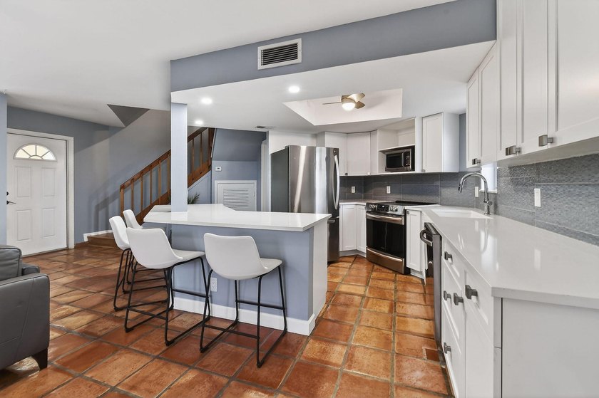 Welcome to 170 Seabreeze Circle in beautiful Jupiter, FL! Your - photo 21