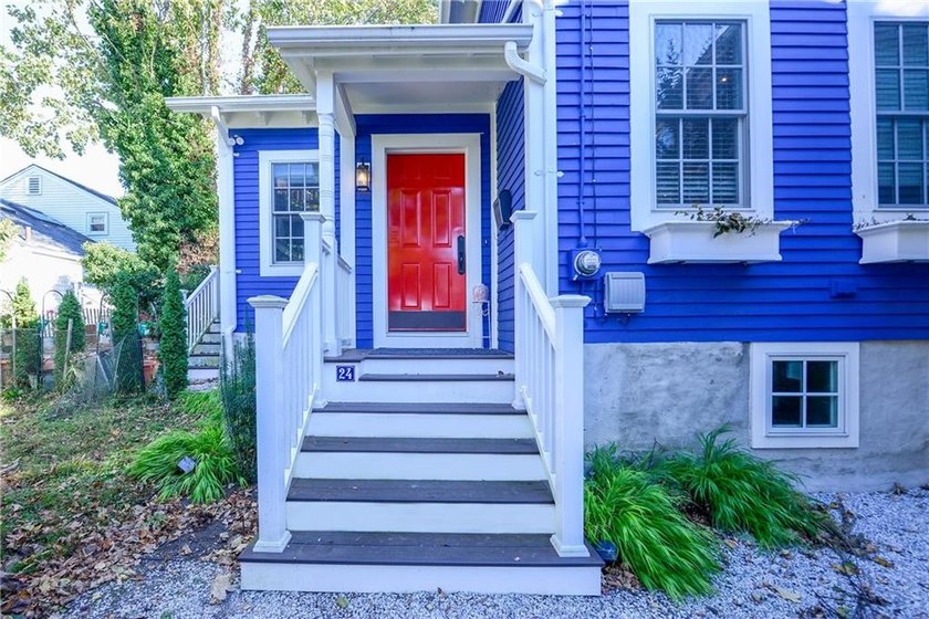Experience the perfect blend of historic Newport charm and - photo 2