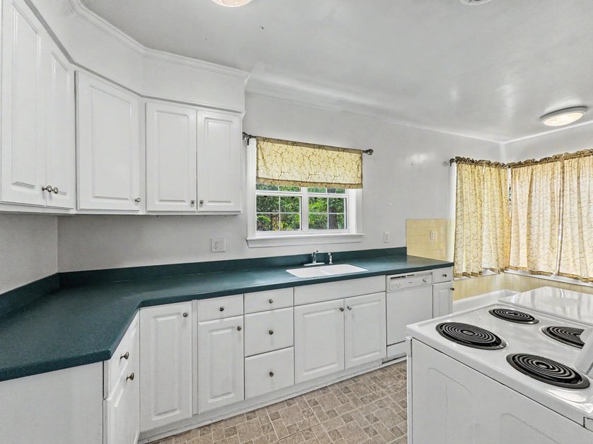 305 Geddes Avenue presents an excellent opportunity for - photo 4