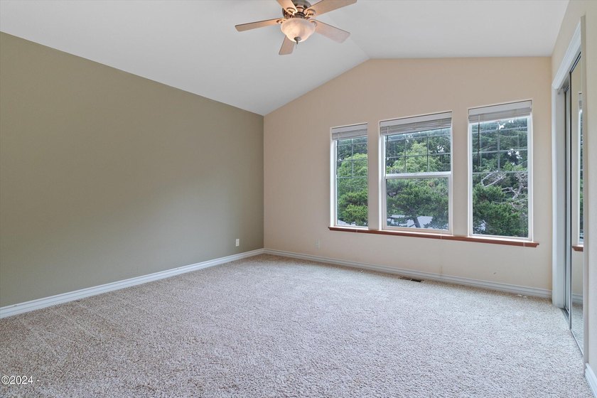 OCEANFRONT high bank townhome features sweeping ocean views that - photo 24
