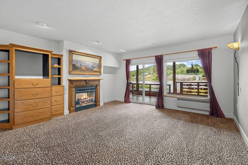 Rare, 5 bedroom, universally designed, lakefront, income - photo 26