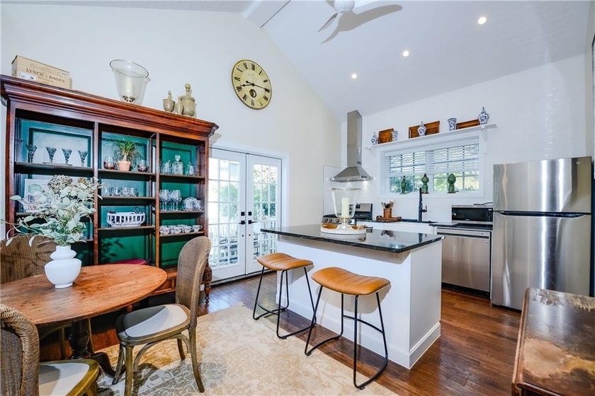 Experience the perfect blend of historic Newport charm and - photo 7