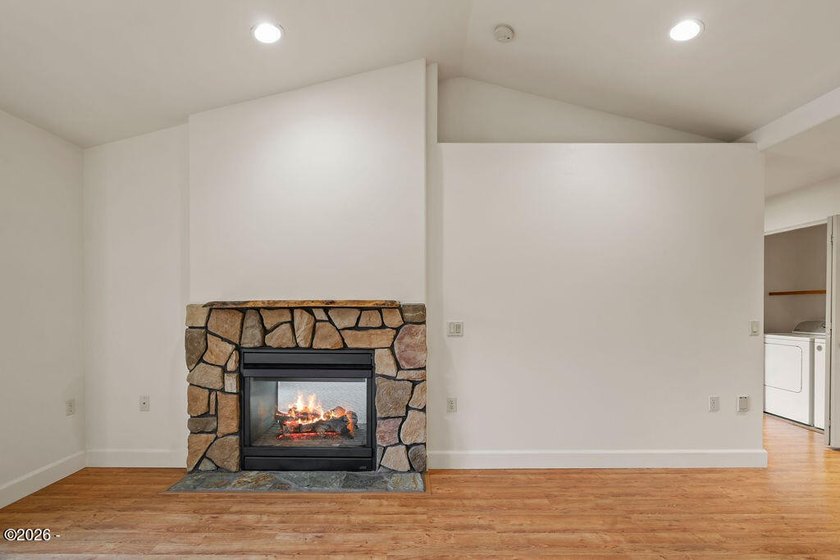 Rare, 5 bedroom, universally designed, lakefront, income - photo 43