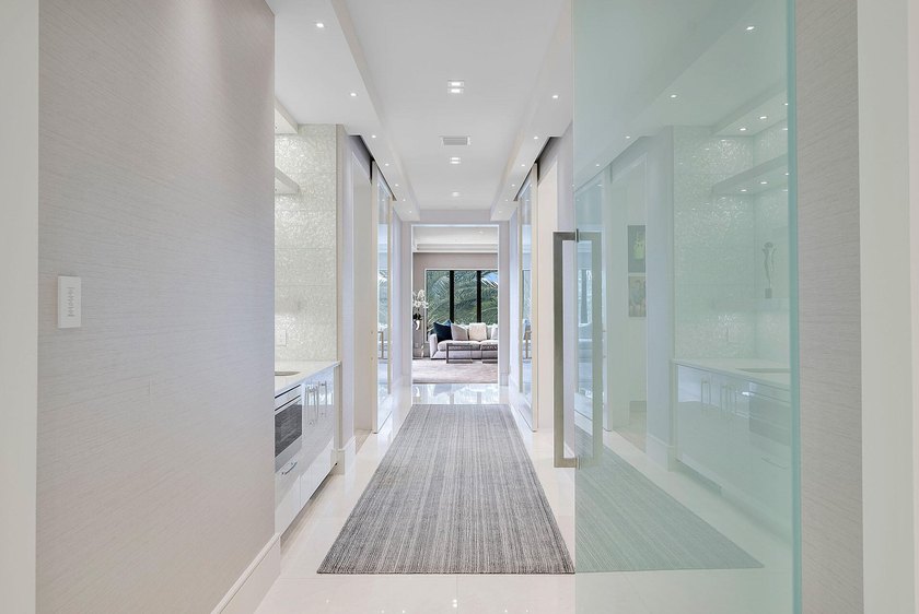 A commanding presence on Royal Palm Yacht &amp; Country Club's Grand - photo 43