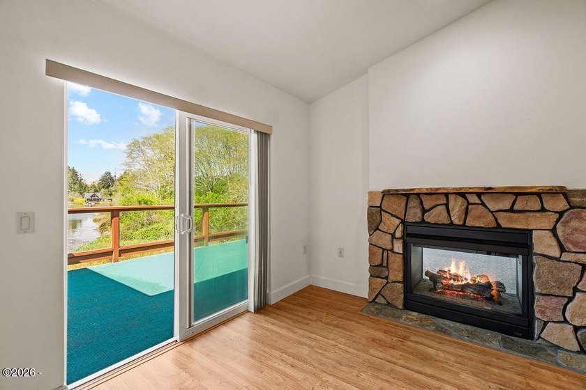 Rare, 5 bedroom, universally designed, lakefront, income - photo 44