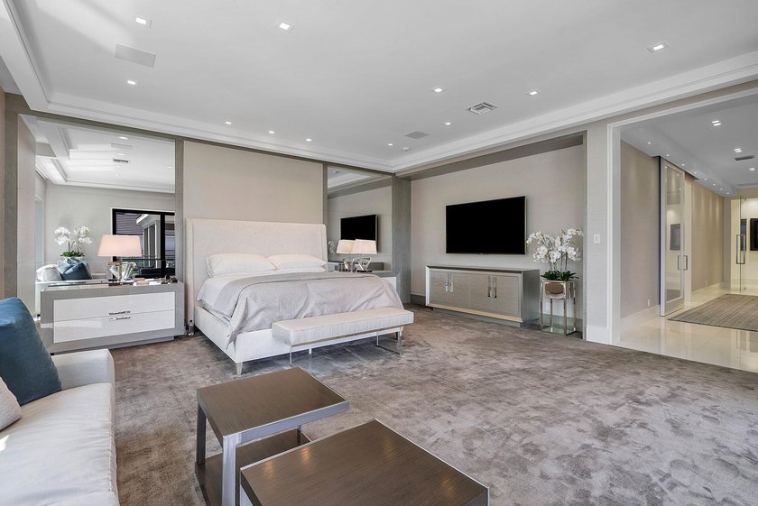 A commanding presence on Royal Palm Yacht &amp; Country Club's Grand - photo 48