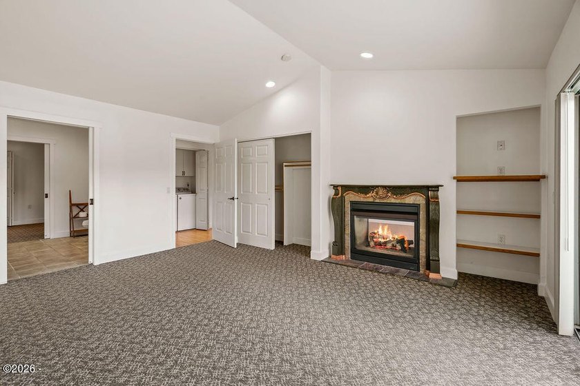 Rare, 5 bedroom, universally designed, lakefront, income - photo 50