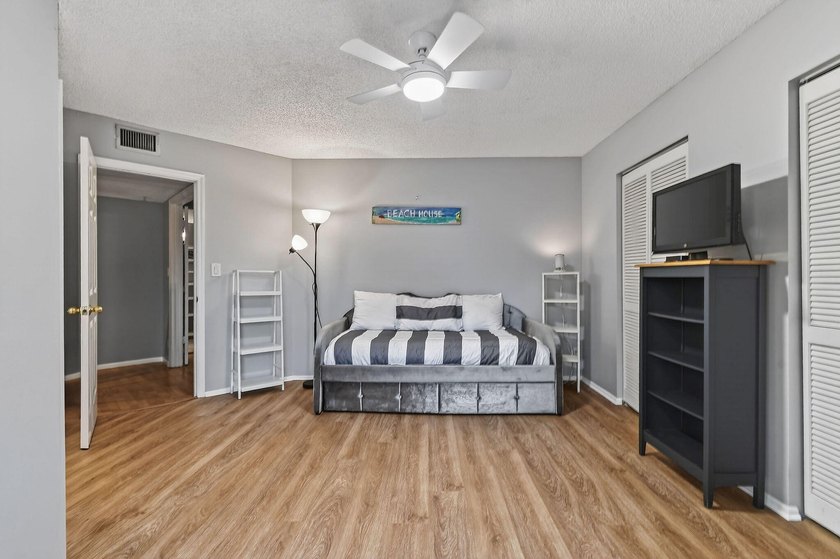 Welcome to 170 Seabreeze Circle in beautiful Jupiter, FL! Your - photo 50