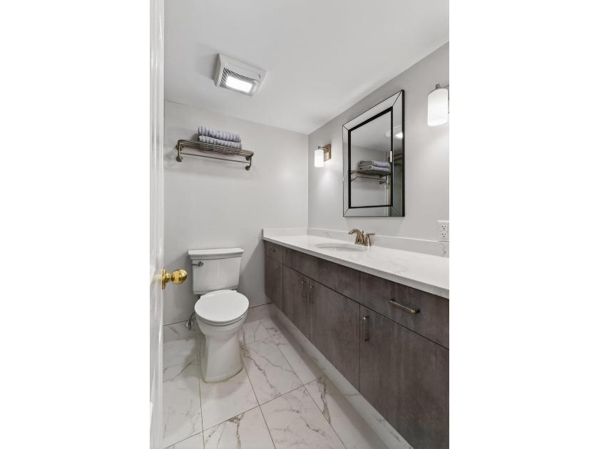 Welcome to 170 Seabreeze Circle in beautiful Jupiter, FL! Your - photo 52