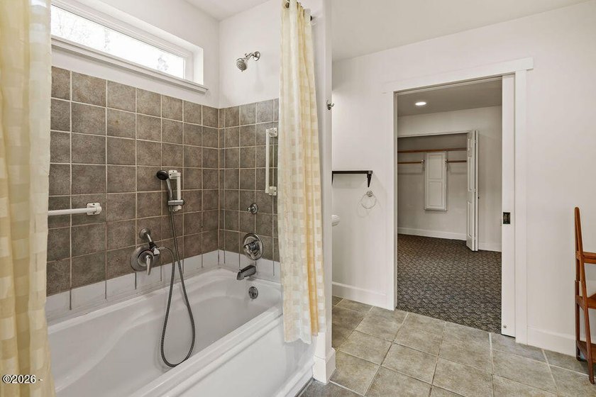 Rare, 5 bedroom, universally designed, lakefront, income - photo 53