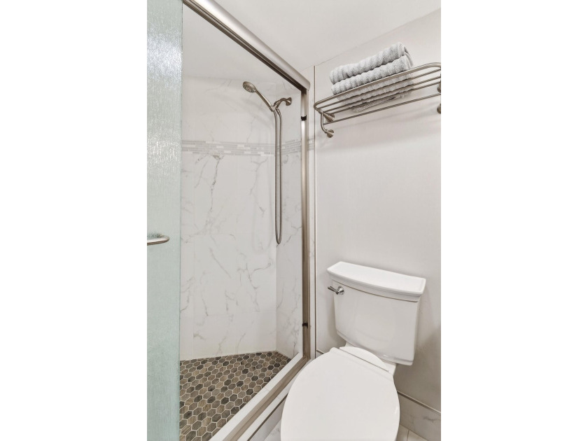 Welcome to 170 Seabreeze Circle in beautiful Jupiter, FL! Your - photo 55