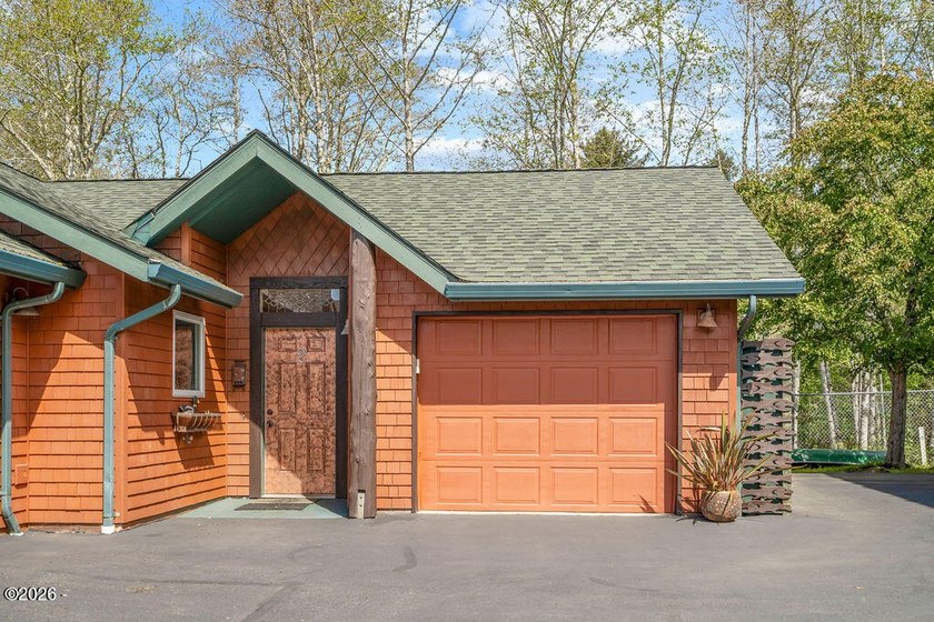 Rare, 5 bedroom, universally designed, lakefront, income - photo 56
