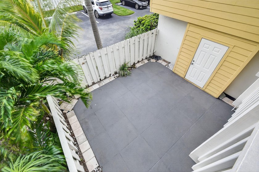 Welcome to 170 Seabreeze Circle in beautiful Jupiter, FL! Your - photo 58