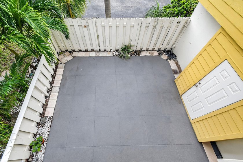 Welcome to 170 Seabreeze Circle in beautiful Jupiter, FL! Your - photo 59