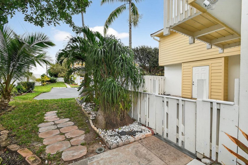 Welcome to 170 Seabreeze Circle in beautiful Jupiter, FL! Your - photo 60
