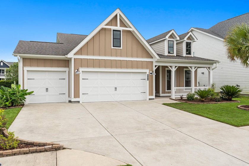 Better than new, this 3-bedroom, 2-bath home with a flexible - photo 4