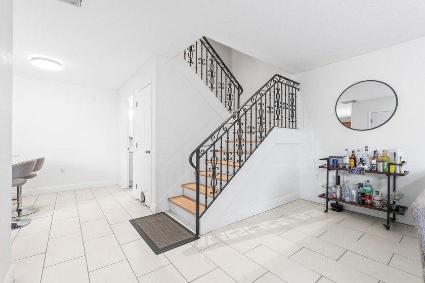 Beautiful 2-bedroom, 2 full and 1 half-bath home in a tranquil - photo 5