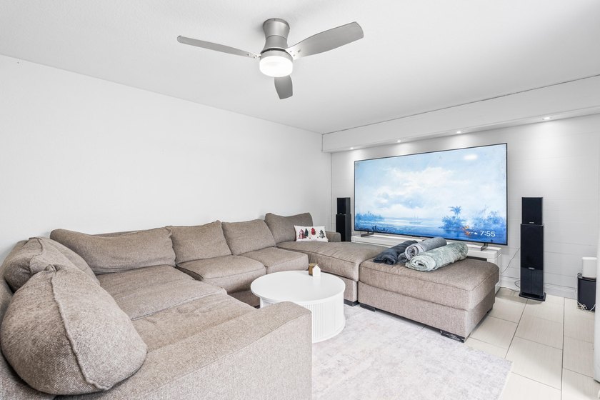 Beautiful 2-bedroom, 2 full and 1 half-bath home in a tranquil - photo 8