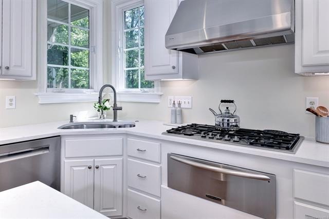 This all-brick colonial sits on a private end lot and offers a - photo 24