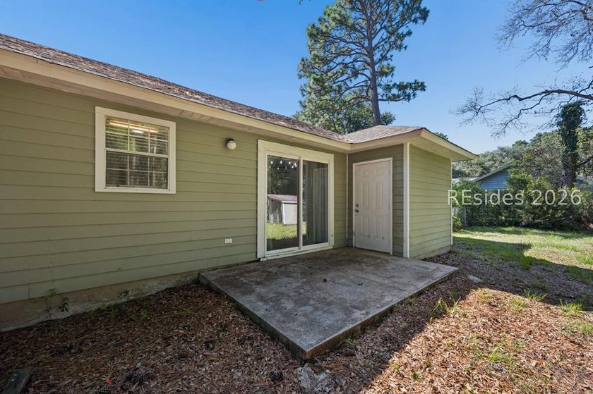 Tucked back on a quiet Lady's Island street, 16 Robin Way is a - photo 27