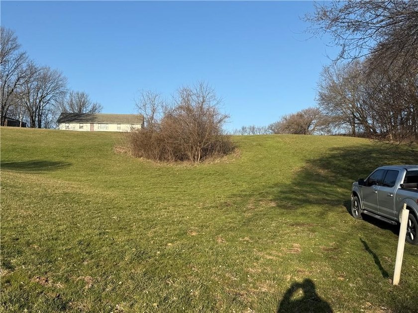10 acres with a view! 1983 stick built house on concrete - photo 31