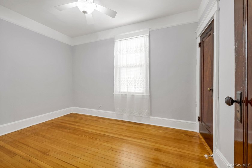 Exceptional opportunity in the sought-after Westchester Square - photo 10